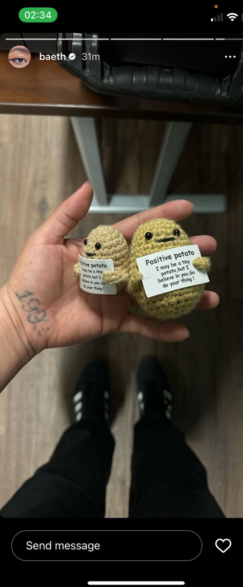 palmtreesmcrae's tweet photo. GUYSSS THE POTATO REACHED THEM AHHHHHH OMGGG
#TLTLondon #ThinkLaterTourLondon https://t.co/KdSywQ5sXR