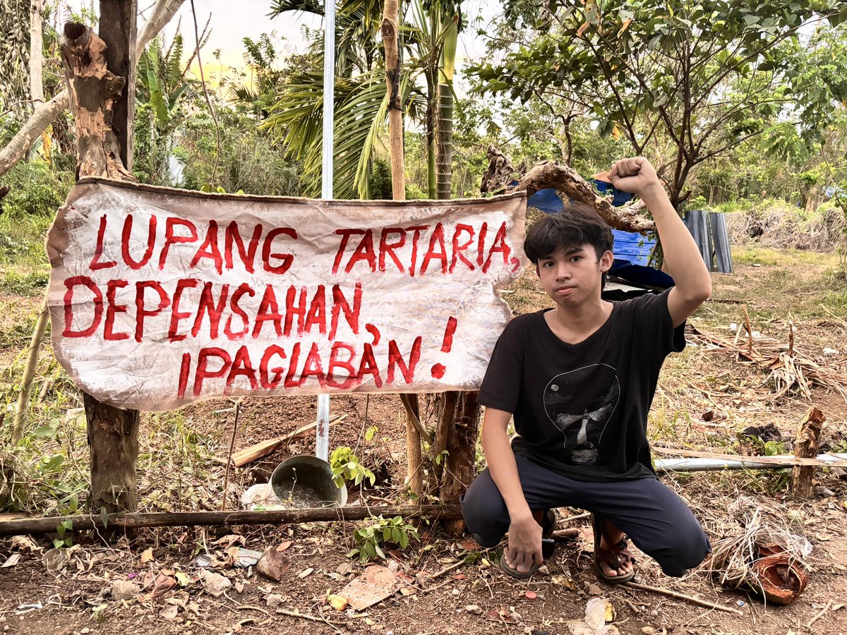 DAY 2 HERE AT LUPANG TARTARIA! ✊🌾

Tuloy ang kampuhan ng magsasaka laban sa pangangamkam at intimidasyon ng armed goons ng Ayala-Aguinaldo. Tuloy ang pakikibaka para sa lupa! 

#StandWithFarmers
#DefendLupangTartaria