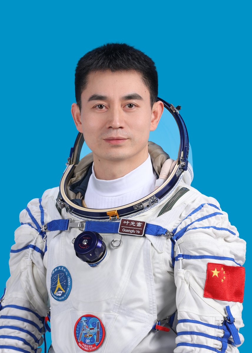 Zhou_Li_CHN's tweet photo. The #Shenzhou18 crew is ready and the manned spaceship is scheduled to be launched at 8:59 PM Thursday (Beijing Time) from the Jiuquan Satellite Launch Center in NW China. 
The three astronauts are Ye Guangfu, Li Cong and Li Guangsu, all born in 1980s. 
Congrats💐! https://t.co/oxlZNOwDG7