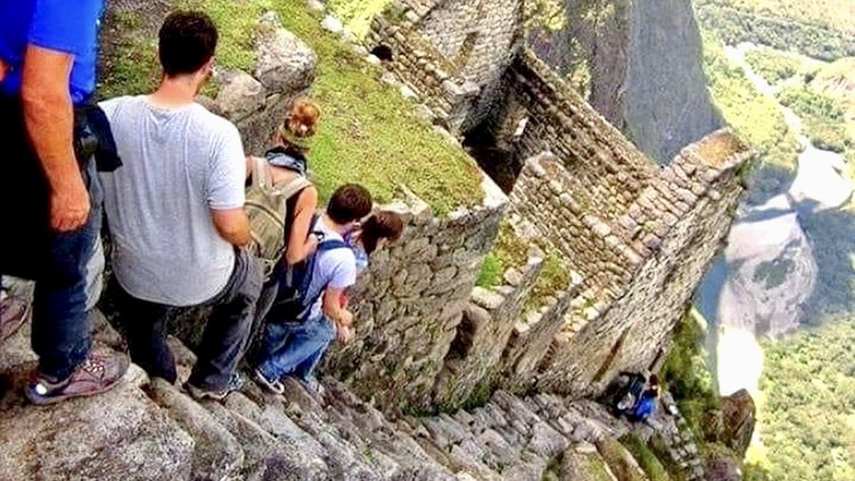 “There is no lost Ancient mystery” So, how did they move 110,000lbs stone blocks up to the top of Machu Picchu? We have no idea. Look how steep that is. Most people are unaware of just how bizarrely unexplainable our lost past is.