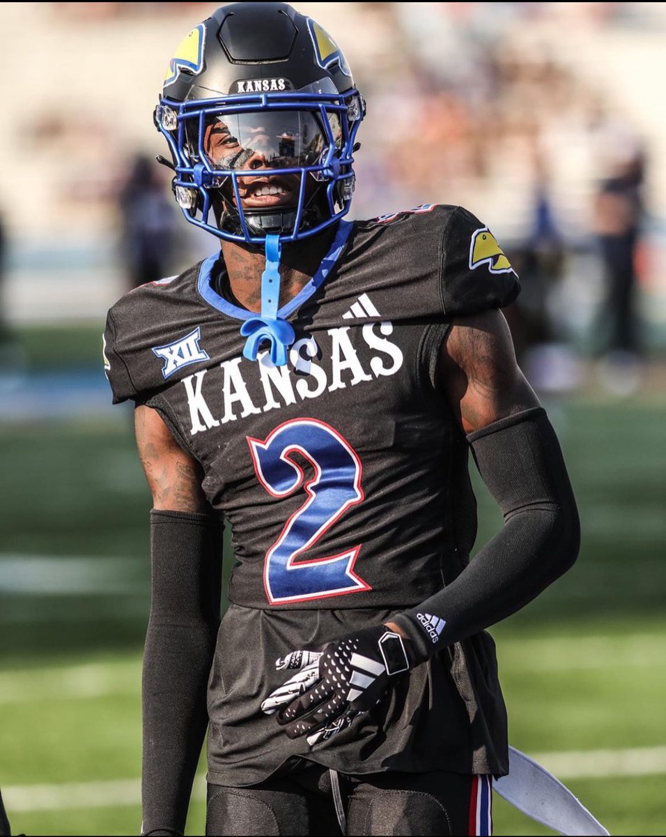 #AGTG After a great conversation with @CoachBorland I’m blessed to receive an offer from the University of Kansas! #RockChalk @Zinn68 @BBell__ @EMitch_28 @Bullard_Coach @Jalil_Johnson21 @jacorynichols @justinallen_13 @Coach_Peterson