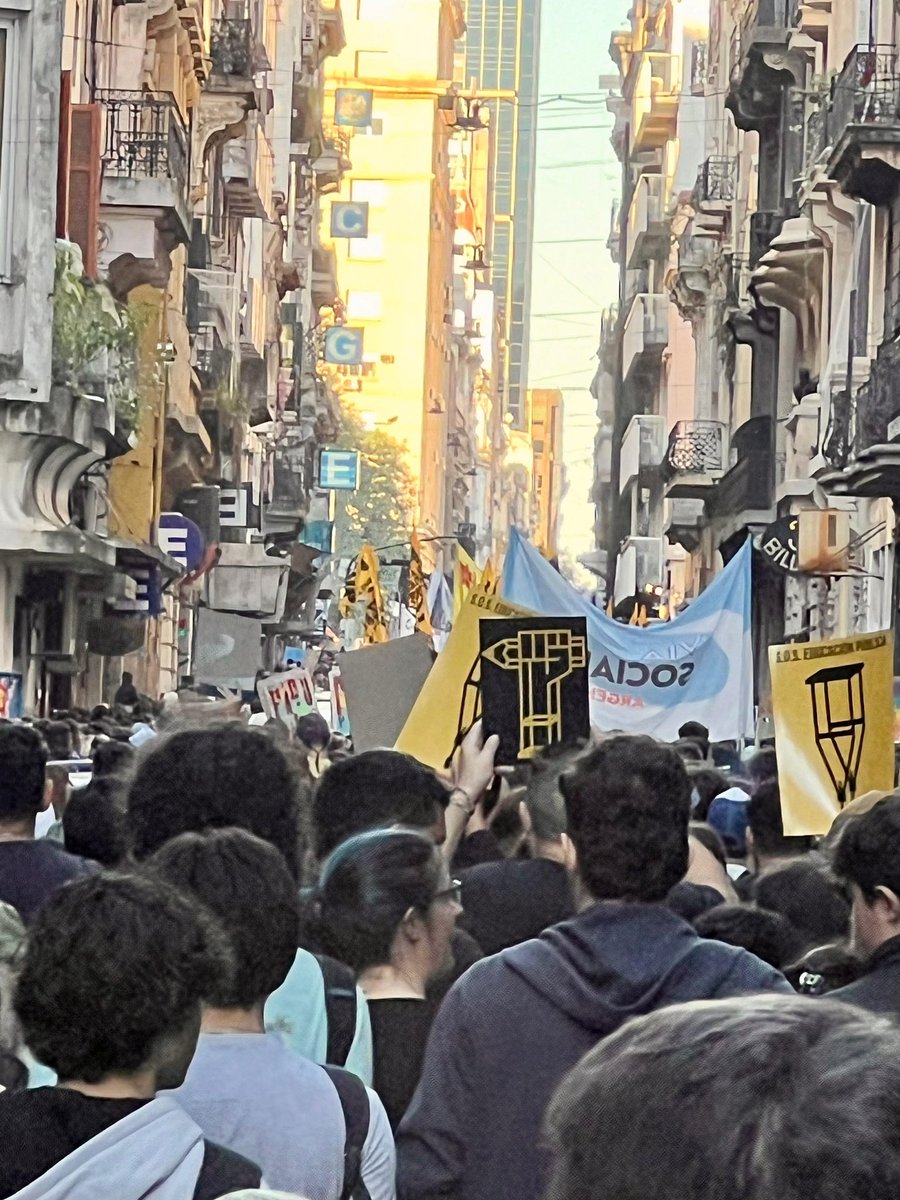 LangeSer's tweet photo. Orgullo UBA_FADU la acción colectiva es imparable. #yofui https://t.co/4trgRE6DZh