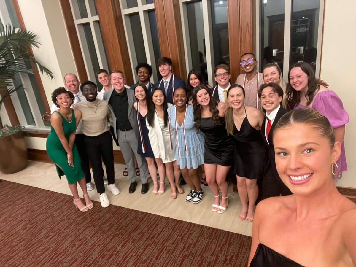 ✨HH Celebration✨ CONGRATS to all our incredible grads and our amazing RA of the Year, Anne Gilliland‼️☝️❤️ #HomeSweetHeadington #LoveWhereYouLive #OUDNA #ChampU #BoomerSooner