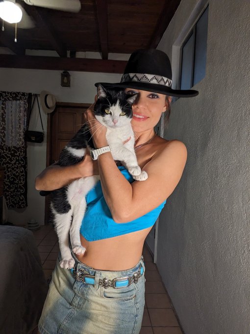 Pics with Miss Munchie https://t.co/X6rvc2dYPN