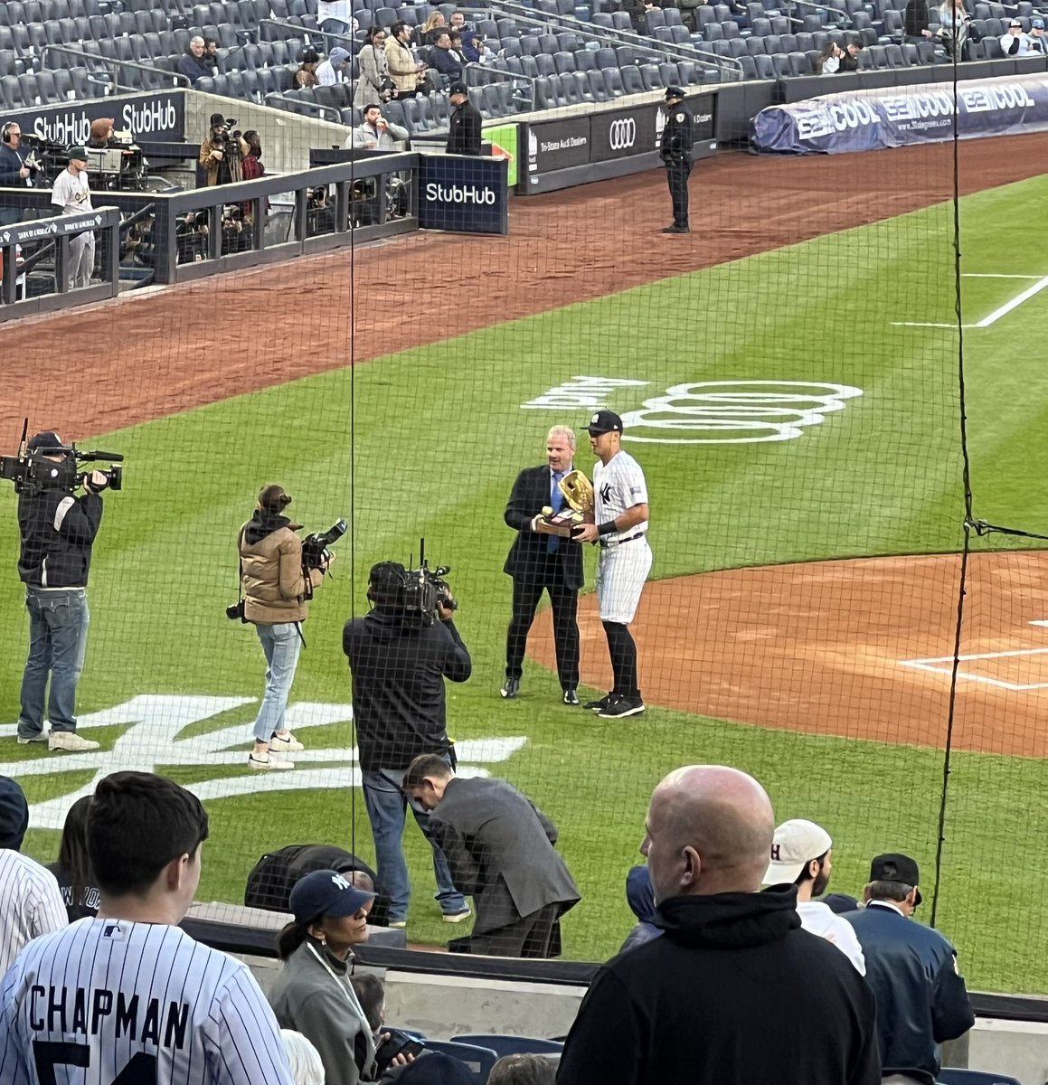 Anthony Volpe receives his Gold Glove award! Yankees 4 - Oakland 3. Great night in the Bronx! #baseball #mlb #nyc