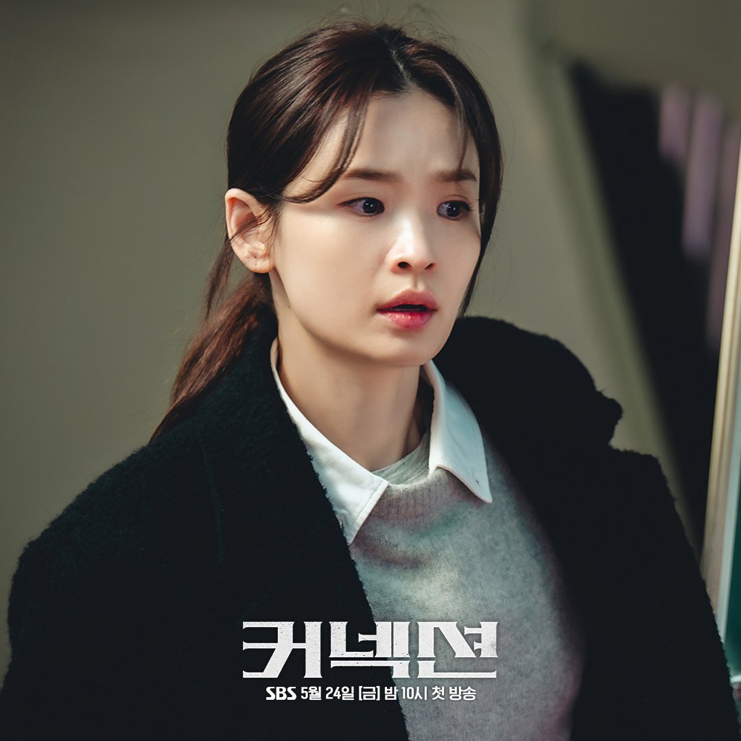 The production team said, “Jeon Mido has an outstanding ability to instantly make her character her own,” and added, “Please watch along with Jeon Mido’s passionate performance as she flies around in ‘Connection’ 🥹💗✨ #전미도 #커넥션 🔗 m.entertain.naver.com/article/109/00…