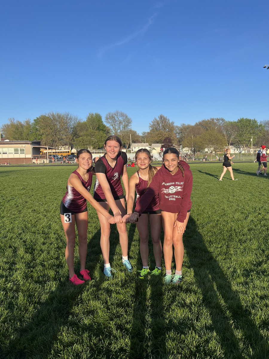 ToniComstock's tweet photo. Another great night of track! Another record broken!! 8th grade girls sprint medley had a new record of 2:04.62!! https://t.co/ZHQpXbEIsi