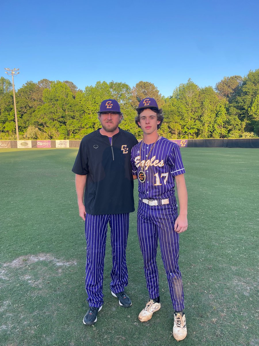 cchsdiamondclub's tweet photo. Eagles win game 2 of the DH 13-1. @drewhammock17 throws a complete game no hitter striking out 11. 8 of the 9 Eagles had a hit tonight. Another great team win. Sweet 16 next Monday. Details to come! https://t.co/LK23q18pcY