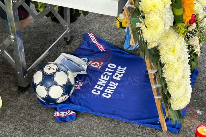 'El último adiós' a José Armando en #Xalapa con su jersey del #CruzAzul 🙏🏻
📸 @olivanoticias