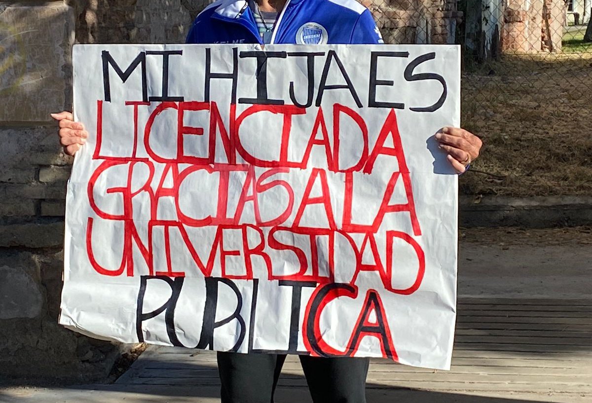 Jbeucher03's tweet photo. @Sebilox Sumo algunos de Mendoza! Los dos primeros son dos personas de tercera edad, ell@s nunca dejan de luchar por la patria!🩵 https://t.co/88vlYdcggq