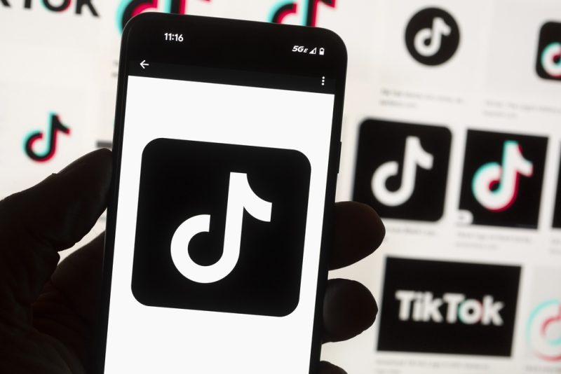 Senate passes bill forcing TikTok's parent company to sell or face ban trib.al/T5Z1BD1