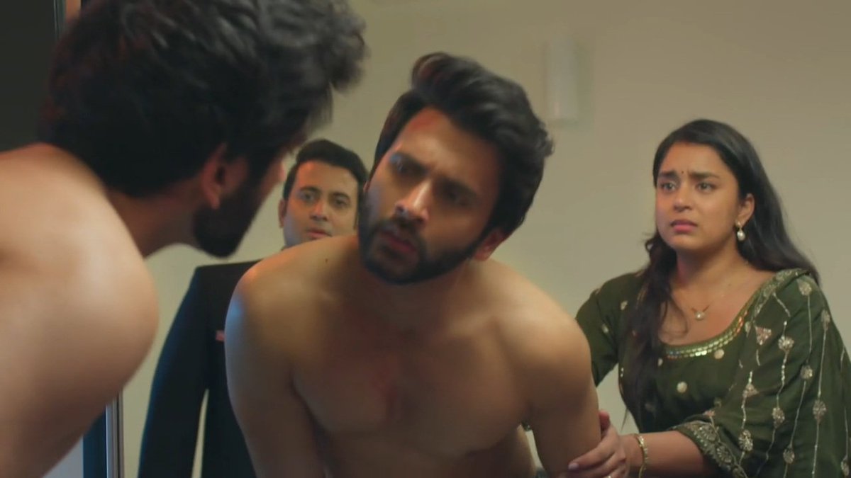 Bhai actual harassment toh ishke sath hua hai 💀😭
I mean,self protection ke liye attack head par karte, but here they framed it everywhere of his body?!Kavya bestie Photos click kr dena marks ka, these marks can be used to prove him innocent too!! Aitraaz movie ki trh lenge toh