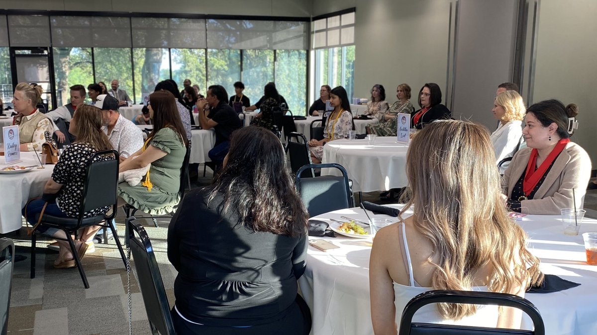 Castleberry High School’s annual “A Night with Pride of the Pack” was filled with gratitude and inspiration as Castleberry High School’s #classof2024 Top 10 paid tribute to the educators who profoundly shaped their academic paths at #castleberryisd. 🎓🤩

#chs_lions