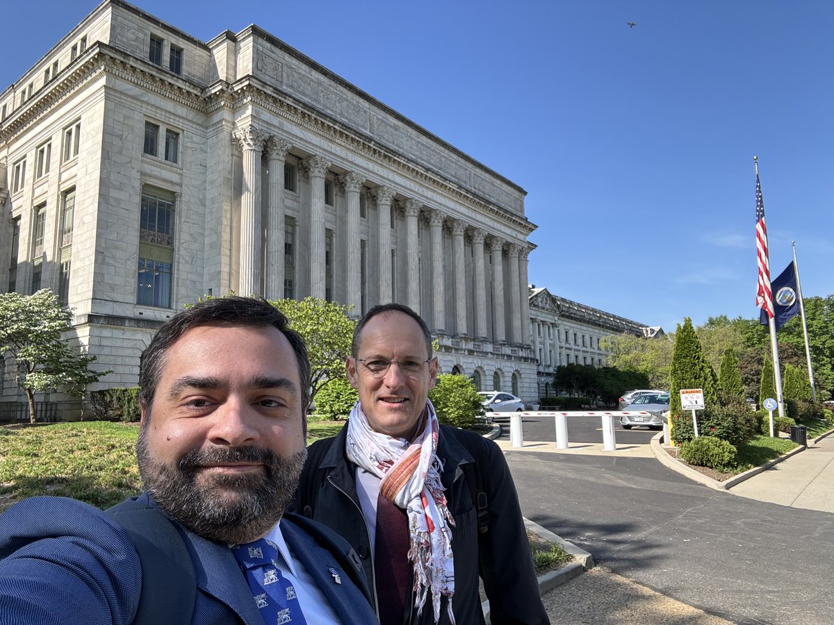 Live from Washington DC, my colleague Guilhem de Seze and I are thrilled to kick off four days of discussions between @EFSA_EU  and many of our US partners across various domains such as #foodsafety, #onehealth, #riskassessment, #pesticides, #novelfoods, #surveillance 🇪🇺🇺🇸