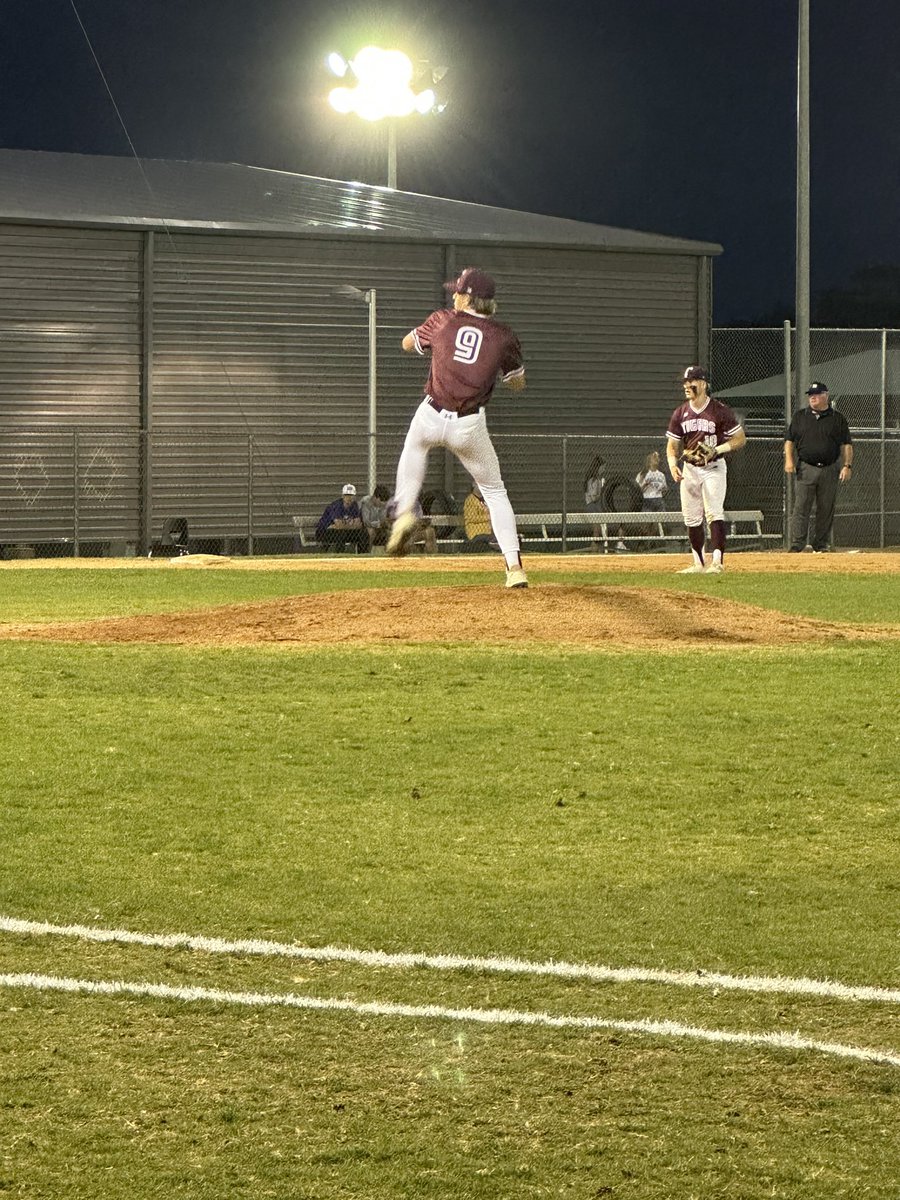 Nothing like a multi-sport athlete on the mound dealing in a rivalry game. Compete. #DYJ @AMCHSTigerClub @ConsolFootball @ConsolHS @ConsolBaseball @willhargett04
