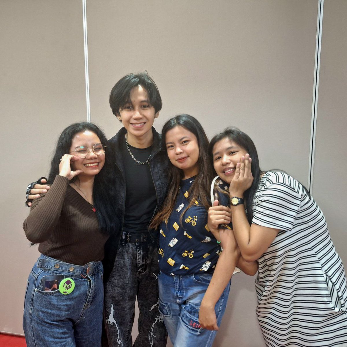 Finally, our Head Wizard is united with his admins! It feels amazing to be completed. This was our goal at every event, and now it has finally happened. We're so happy to see you on stage, Luiz.  Your admins are truly proud of you 🧡

– Admins