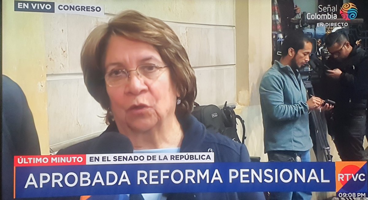 PabloBasGu's tweet photo. Aprobada la Reforma Pensional. El gobierno del presidente @petrogustavo sigue avanzando con el cambio que propuso para los colombianos. #PeriodismoLibre
#ElCalentao 
@SenalColombia @RTVCnoticias
@HOLLMANMORRIS https://t.co/gyFJ3AWU4p
