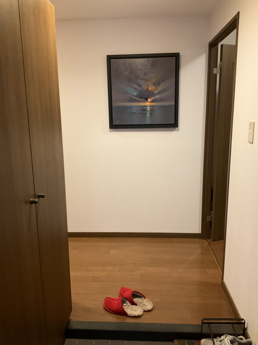 tmorikawa1's tweet photo. 半期に一度の玄関絵画掛け替え
→初めて購入した油彩画(2019)
←息子の誕生記念でオーダーした油彩画(2021)
どちらも思い出の詰まった作品🖼️
#JasonAnderson https://t.co/41Gqqal5v4