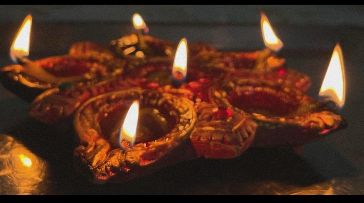The #LightUpDiya is considered the ne of the best thing in the Indian tradition. As it remove the negativity from the house and protect the house with positivity. As sant dr msg insan in his one muhim flame insisted people to light up a diya as it remove negativity