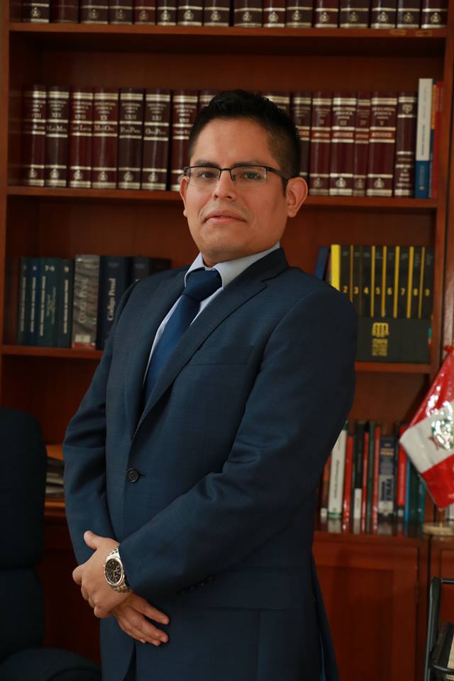 AlonsoRamosG's tweet photo. Lo último. Pesquisa apunta a que – marzo del 2023 –  Miguel Girao, mano derecha de exfiscal de la Nación, Patricia Benavides, pagó cuota inicial de 248 mil, con dinero de presunto coimas, para comprar un departamento de un millón en San Isidro. Girao está detenido. @atv_noticias https://t.co/jfy3o14XsR