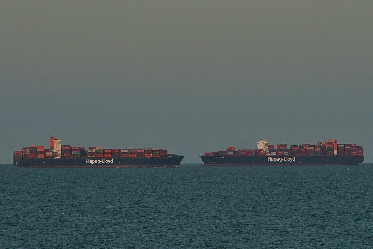 johnmorgan726's tweet image. Two #HapagLloyd #ContainerShips The 366 meter #NewYorkExpress IMO:9501332 (Dortmund Express-class) inbound for Norfolk International Terminal (NIT) Virginia. The #HopperDredger #Stuyvesant IMO:7915838. And the #TENO IMO:9447859 (T-class 300 meter) to Southampton, UK. #ShipsInPics