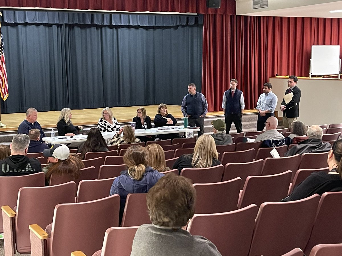 Thank you to the Bethpage Community Council for holding a meeting to discuss upcoming events in #Bethpage, quality of life issues, and the Bethpage Community Park clean up.

#bethpageny #community #sd5 #longisland #longislandny #fighting4you #environment #safety #newyork