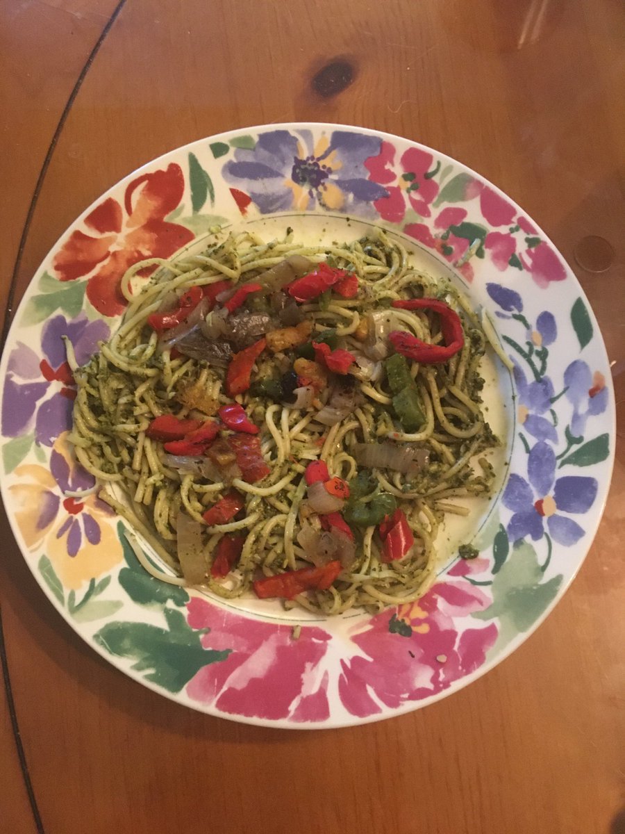 #Vegan pesto with onions and bell peppers #noharmdone #vegancooking I have been into Pasta lately ☺️