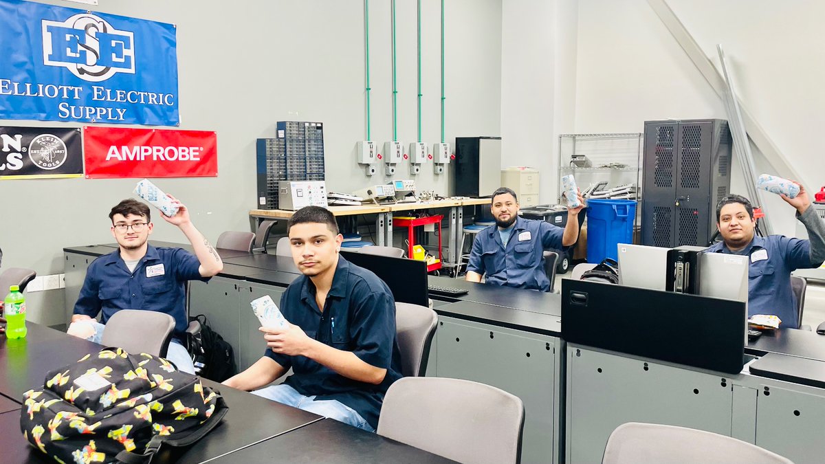 Sandwiches &amp; Smiles! 🥪😊 Today, thanks to Chancellor Castillo, <a href="/LSCNorthHarris/">LSC-North Harris</a>   daytime students were treated to lunch. I personally delivered meals to our night classes so our workforce students didn't miss out on this experience.  #community #workforce #studentsuccess