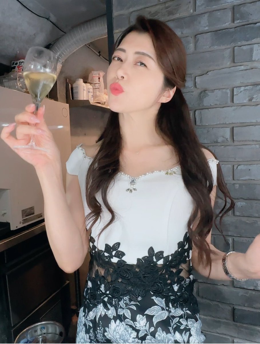 昨日バーMAKI東京にご参加下さった皆様ありがとうございました♡
次回も第4火曜に開催⭐︎

週1回出品のFANZAオークション準備に追われています。今回は6人分で37品！
私のは➡︎https://t.co/6I0aIK4TVD
翔田千里さん.友田真希さん.西園寺美緒さん.倖田李梨さん.高倉梨奈さんのも私服や下着出してます https://t.co/74WHjxMK1y