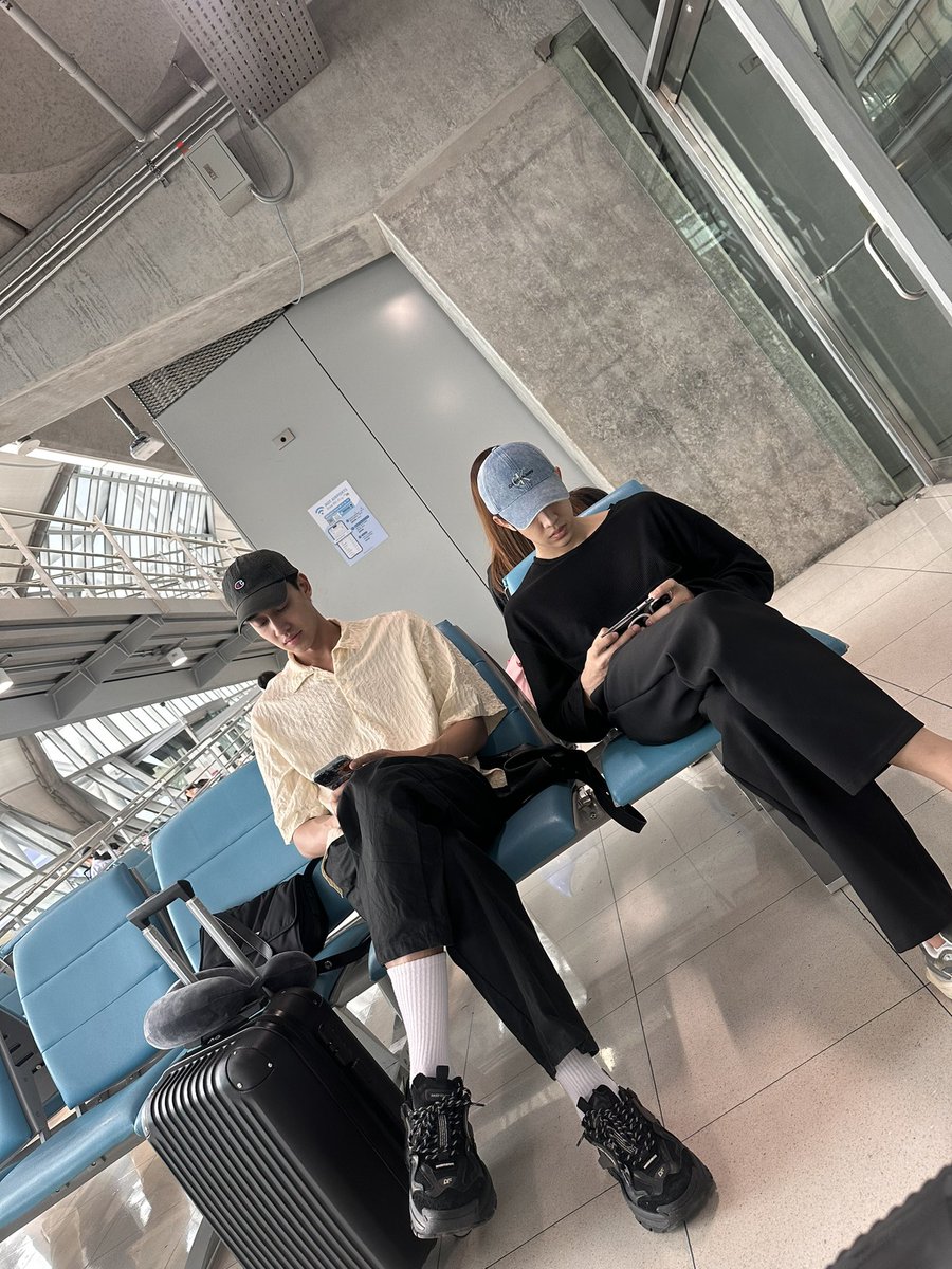 ThanaminV's tweet photo. ชายเชล : เมื่อไหร่คุณจะสนใจผม !
ชายเดช : ฉันเล่นเกมส์อยู่คุณไม่เห็นหรอ ?
#เชลเดชเดอะซีรีส์ https://t.co/w0Htm15jrw