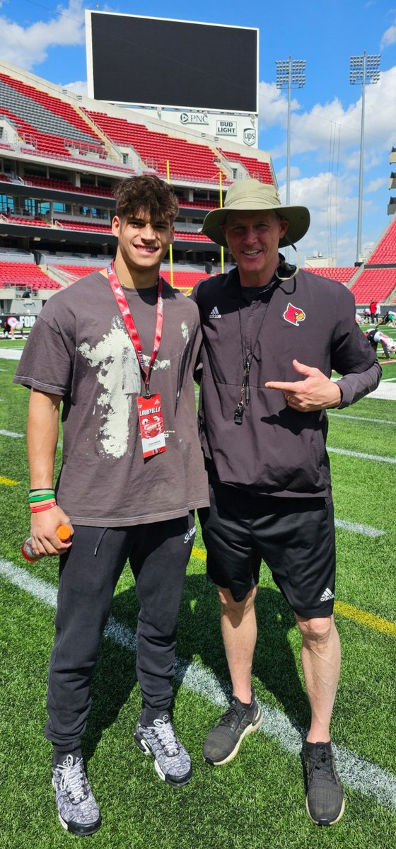 DinosDrossos's tweet photo. Thank You So Much @CoachMarkHagen For all the love this week in @LouisvilleFB @ULFBRecruiting !! Had a great time touring the facility’s &amp; meeting Coach’s and players!!
GO CARDINALS‼️🟥⬜️
Huge Thank You @JeffBrohm @MarkIvey90 @TMossbrucker @CoachRonEnglish @CoachMaslowski https://t.co/vEgRmbprM5