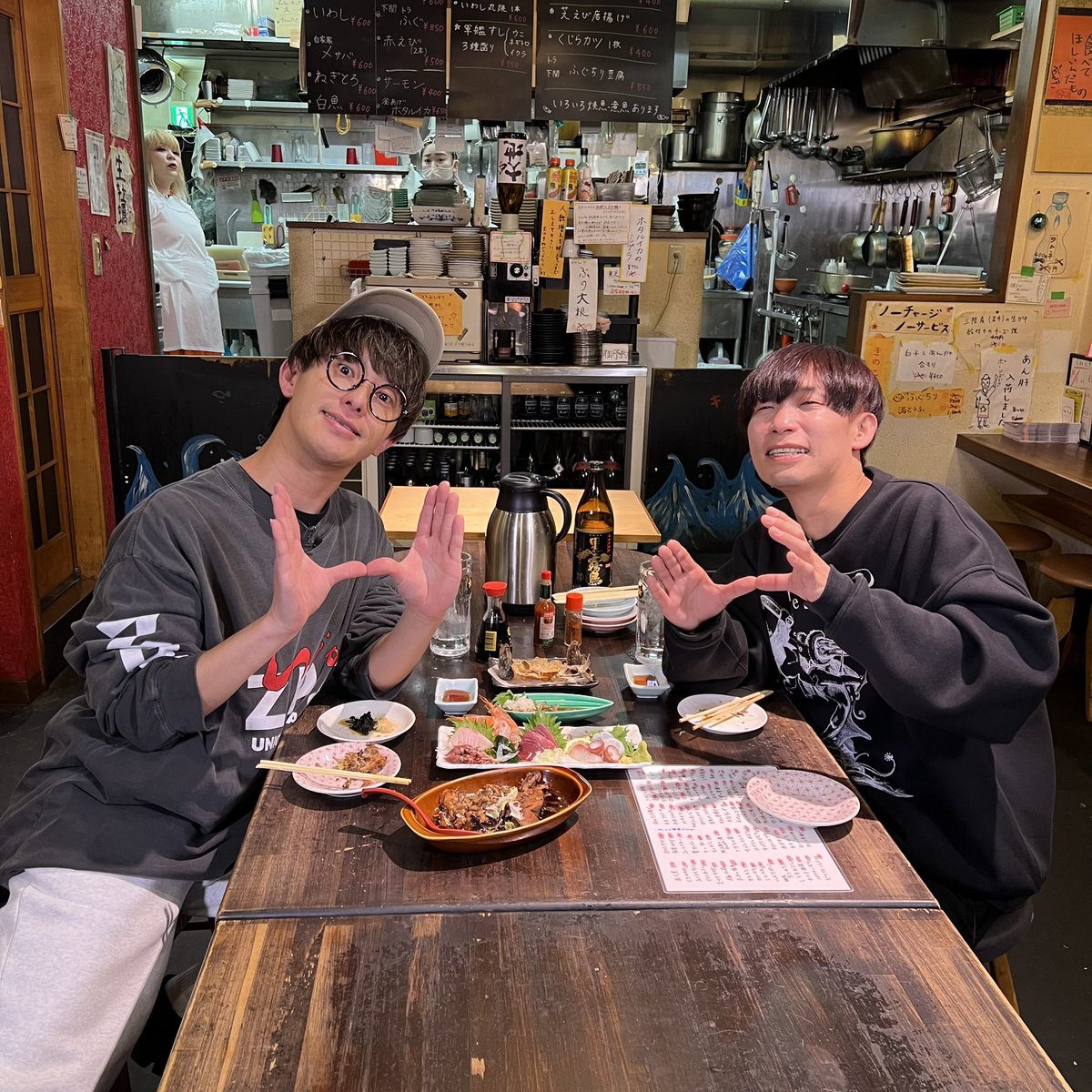 cho_choonpa_tx's tweet photo. 4/26金曜27:15〜放送 #テレ東超音波 告知   
🏮#酒場サーキット by 超音波🏮

今週のゲストは #ircle から河内健悟さんが登場❗️
バンドとしても盟友🎸そして公私共にとても仲の良いお二人が遂に酒場サーキットで飲んで語らいます🍺

是非ご覧ください❗️

https://t.co/m1L77UprPZ https://t.co/nmkTbtEYWH