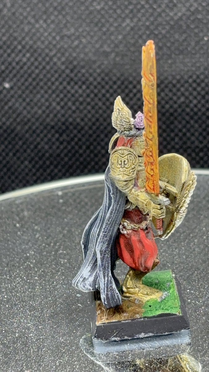 Finished the Duke on Foot (Unit Champion stand in). 
#modelpainting #3dprinting #paintingwarhammer #warhammer #warhammercommunity #warhammerfantasy #warhammertheoldworld #the9thage #oldhammer #bretonnia #kingdomofequitaine #akinteractive #vallejocolors
