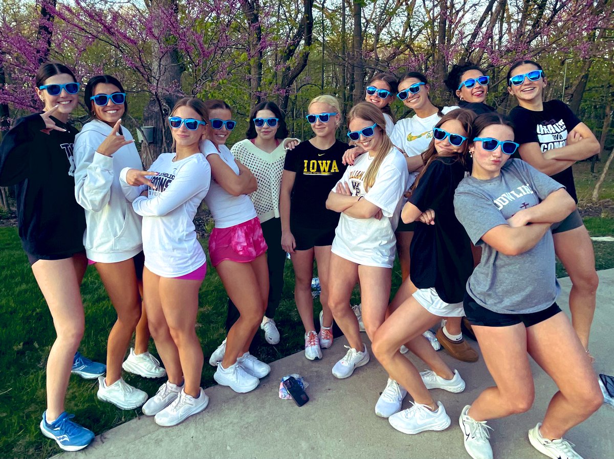 Thank you @amysjohnson1 for hosting dinner for the @DCHSMaroons girls competing @DrakeRelays this weekend! Blue shades for the blue oval ! Turn some heads!! @MaroonCrew