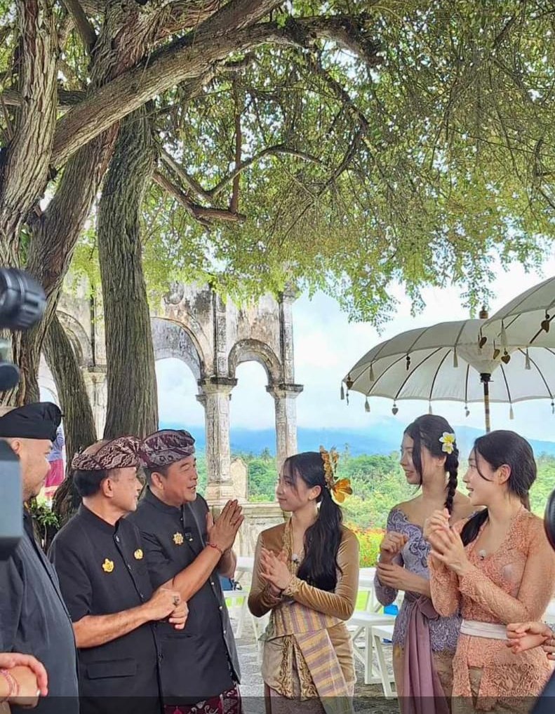 mrsmes's tweet photo. Dapet foto dita dari jalur dalam puri  🤭 https://t.co/2SocItbmAn