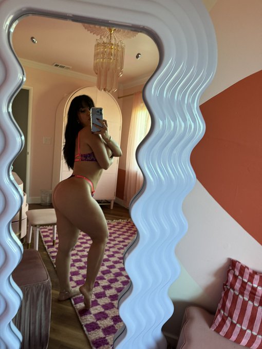 2 pic. Bored at home 🩷😜 https://t.co/eeHcYpylxO<a href="/tag/gunner3"class="tags"><span>#gunner3</span></a>