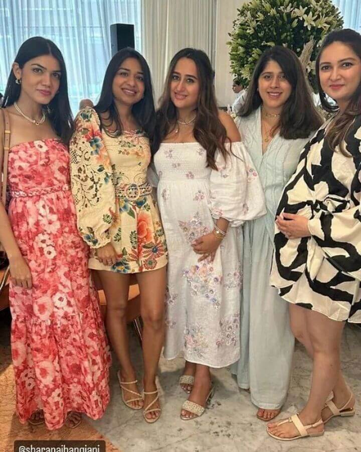 Exclusive: A glimpse of parenthood Varun Dhawan and Natasha Dalal's baby shower. Natasha is glowing with pregnancy glow! Check out the article for full scoop.

midstlive.com/bollywood/excl… 

#varundhawan #natashadalal #bollywood #bollywoodupdates #bollywoodcouple