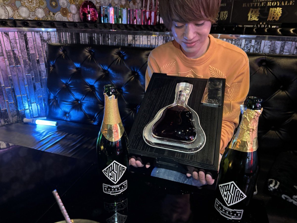 MONSTAR_ZERO's tweet photo. 4月21日チーム対抗売上バトル
ご来店いただきまして
誠にありがとうございました‼️
見事ラスソンを手にしたのは…
一撃リシャールで決めてくれました
PlayingManagerりくとさんでした✨
🎉おめでとうございます🎉
#おるぐる #怪物の時代 #大阪ホスト
#monstarzero #ミナミ #ラスソン
#狙い撃ち https://t.co/oX8IcdrvnT