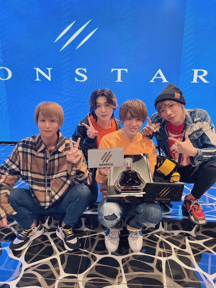 MONSTAR_ZERO's tweet photo. 4月21日チーム対抗売上バトル
ご来店いただきまして
誠にありがとうございました‼️
見事ラスソンを手にしたのは…
一撃リシャールで決めてくれました
PlayingManagerりくとさんでした✨
🎉おめでとうございます🎉
#おるぐる #怪物の時代 #大阪ホスト
#monstarzero #ミナミ #ラスソン
#狙い撃ち https://t.co/oX8IcdrvnT