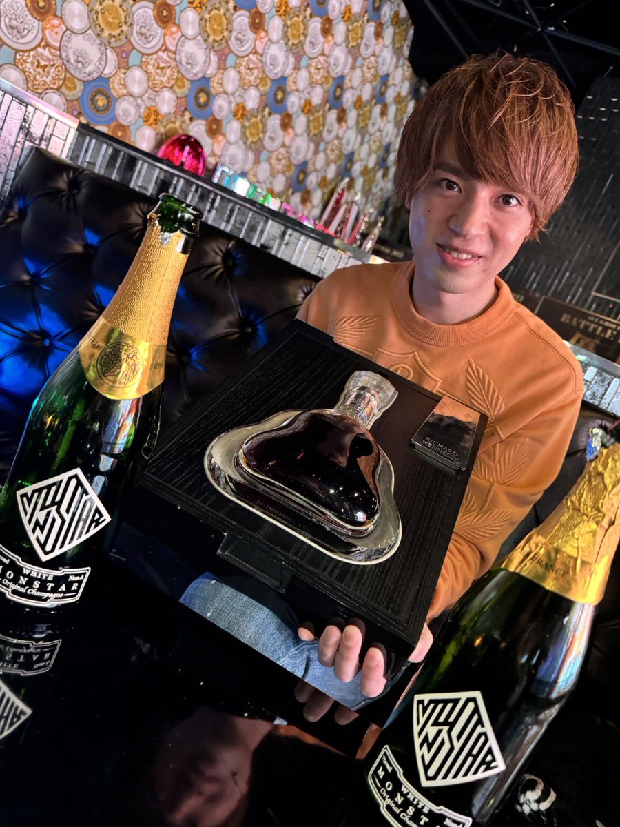 MONSTAR_ZERO's tweet photo. 4月21日チーム対抗売上バトル
ご来店いただきまして
誠にありがとうございました‼️
見事ラスソンを手にしたのは…
一撃リシャールで決めてくれました
PlayingManagerりくとさんでした✨
🎉おめでとうございます🎉
#おるぐる #怪物の時代 #大阪ホスト
#monstarzero #ミナミ #ラスソン
#狙い撃ち https://t.co/oX8IcdrvnT