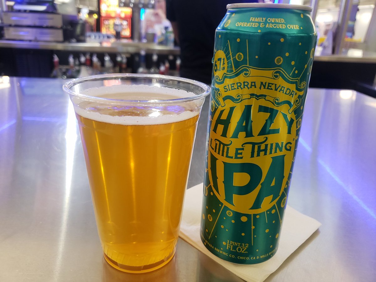 IT'S THE LAST BEER IN VEGAS (FOR THIS TRIP!) Near my gate is this tiny booze kiosk. Something like 12 seats in total. But it's got some decent beers, like this @SierraNevada Hazy Little Thing IPA. Seems like an appropriate see ya next trip to Las Vegas.