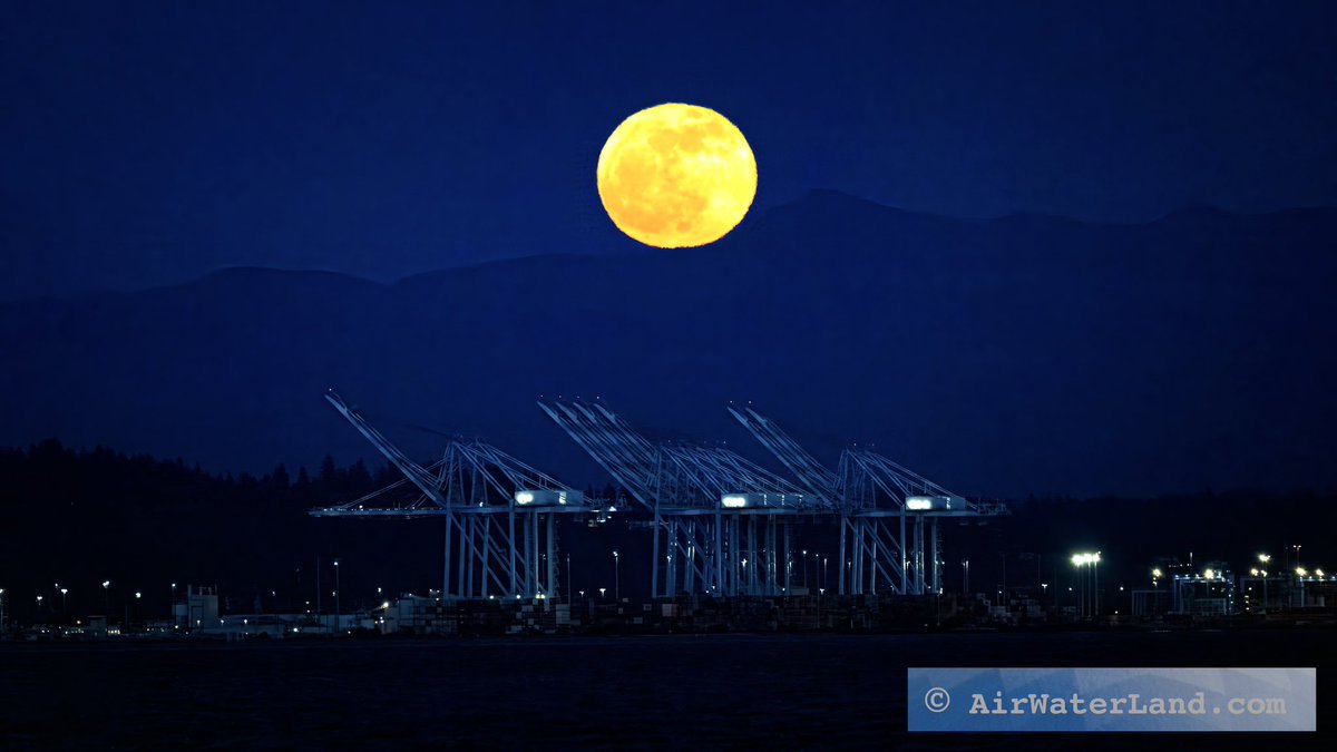 Pink Moon 🌕 over Port of Tacoma!