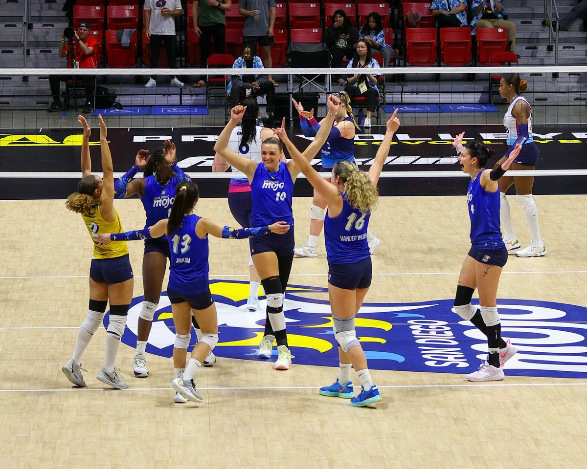 sandiegomojo's tweet photo. Feeling SUPER! Mojo WIN! 💙 

Let’s do it all over again THIS FRIDAY when we host the @vegasthrill at HOME‼️

🎟️: https://t.co/S3j74iJr8C

#SanDiegoMojo #RealProVolleyball #WeAreMojo #MojoNation #LFGSD #SanDiego https://t.co/QpribAlp9t