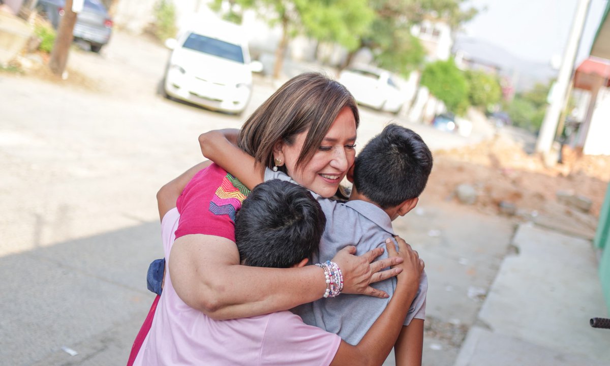 Los abrazos tienen que ser para nuestros niños y jóvenes, para que tengan un México de verdad: seguro, unido y con oportunidades.