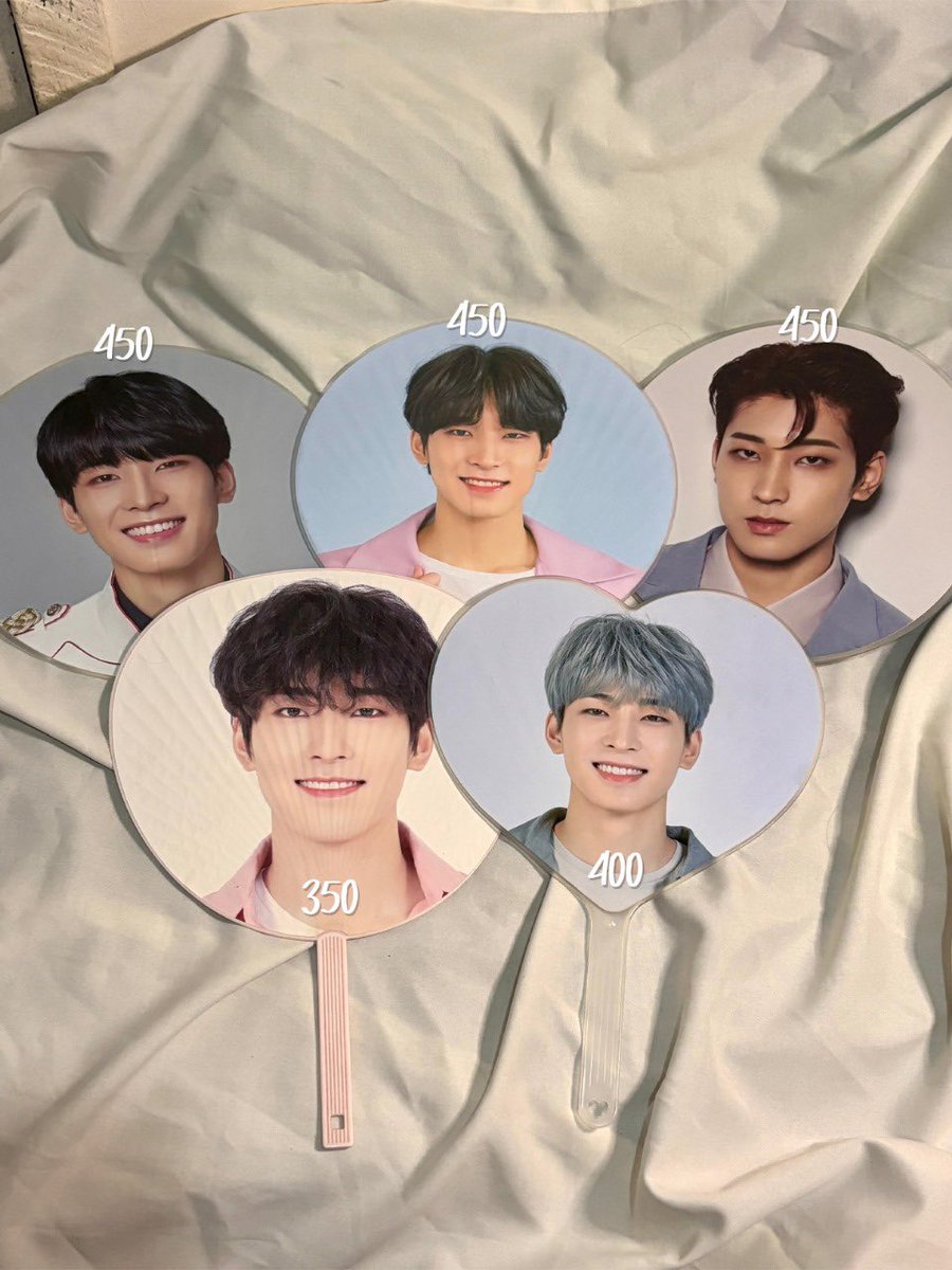 everyone_uwu's tweet photo. wts 🇵🇭 lfb • help rt!

wonwoo image pickets / uchiwa
╰ onhand
╰ mint condition ; x sensitive
╰ payo only
╰ price on photo + sf
╰ can be sold as set – ₱2k all in

📍metro manila
mop: gcash / bdo bank transfer
mod: ggx

dm me to avail 🤍

🏷 seventeen svt wonwoo wonu ph sale https://t.co/rZ3YIMUeqq