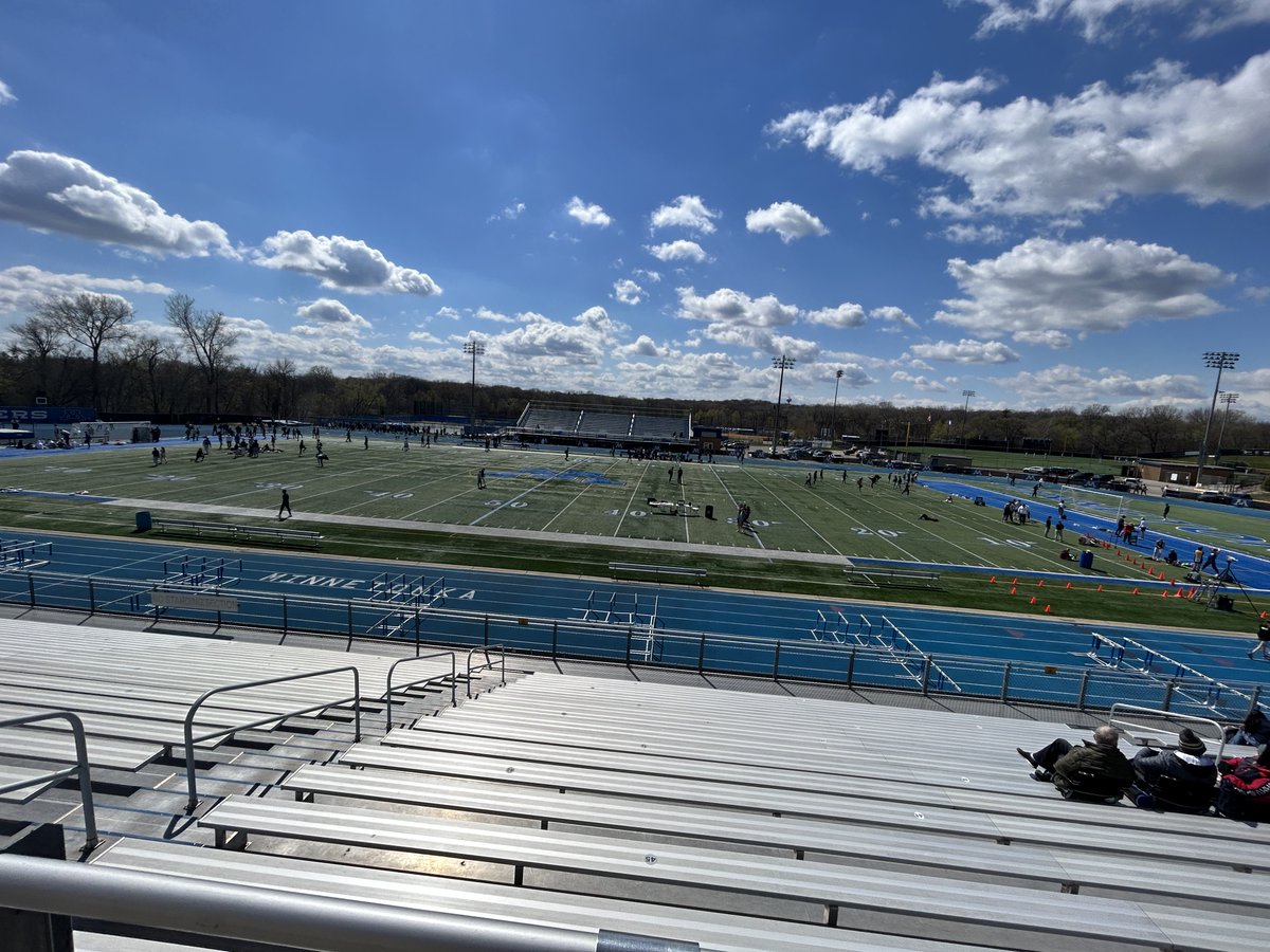 ⚓️🏃 Minnetonka Boys Track & Field @minnetonkatf hosted the Joe Lane/Bob Rogness Invitational Relays today @ Minnetonka High School
📸 Coverage by MHS SEMM student Sr. Cory Manos
🏃 Below, a beautiful day for a TRACK MEET!