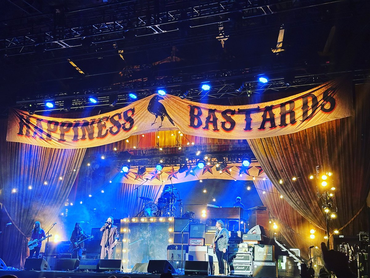 @theblackcrowes 
#happinessbastards
#happinessbastardstour
#aragonballroom
Incredible performance kindred friends.