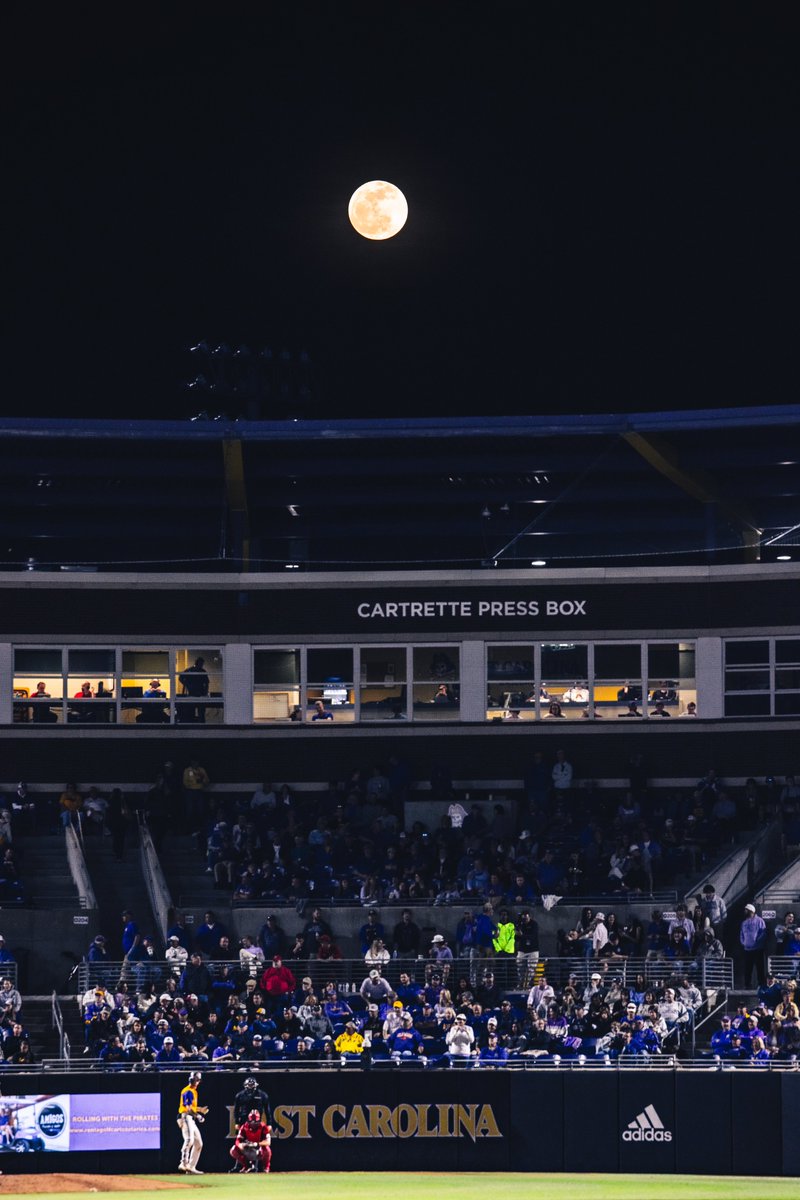 ECUBaseball's tweet photo. Goodnight Pirate Nation🌕💤 https://t.co/uX8LRSIroN
