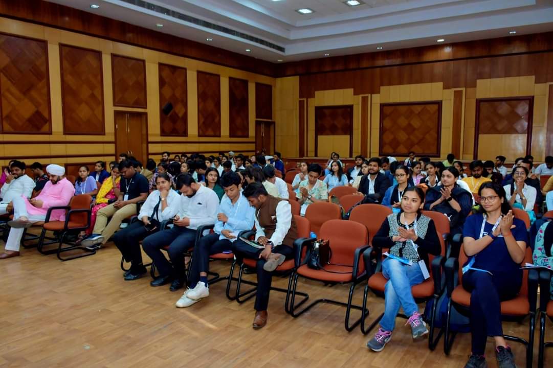 #BhoomiFest
SFD Lucknow Mahanagar
Talk Show session was started with the eminence presence of Environmentalist Prof R.P Singh, former Dean, Faculty of Environmental Science, BBAU Lucknow, National Awardde Prof Dhruvsen Singh, HOD,Geology, @lkouniv & Prof Venktesh Dutta form BBAU