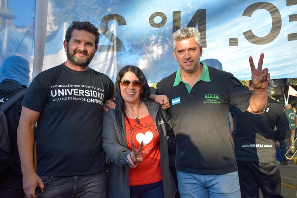 AndreaxHerrera's tweet photo. Participamos de esta #MarchaUniversitaria histórica!

Inmensa manifestación en contra el gobierno de Milei por su intento de degradar y extinguir a las universidades nacionales argentinas.

Enorme victoria popular! ✌🏻🇦🇷
@heberjrios 
@Atilra_GR 
@jorgeferraresi 
@magdysierra https://t.co/1KyksqDHxW